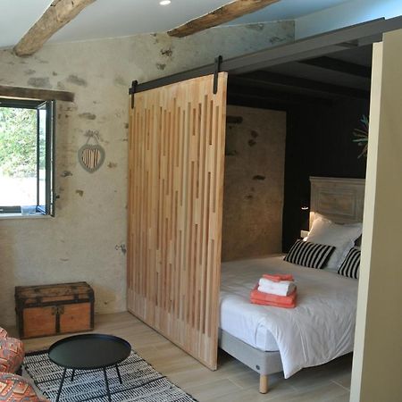 Les Epis Du Vent Bed & Breakfast Adilly Bagian luar foto