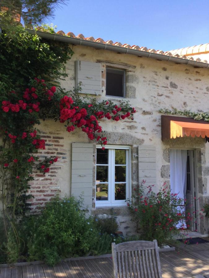 Les Epis Du Vent Bed & Breakfast Adilly Bagian luar foto
