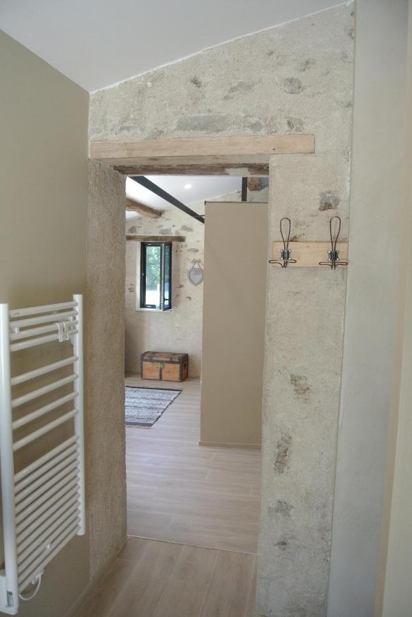 Les Epis Du Vent Bed & Breakfast Adilly Bagian luar foto