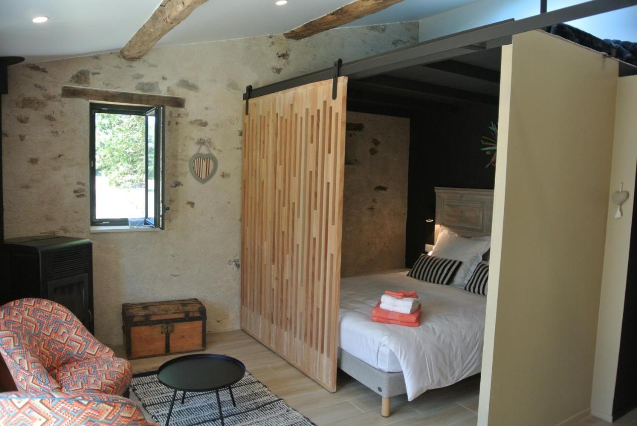 Les Epis Du Vent Bed & Breakfast Adilly Bagian luar foto