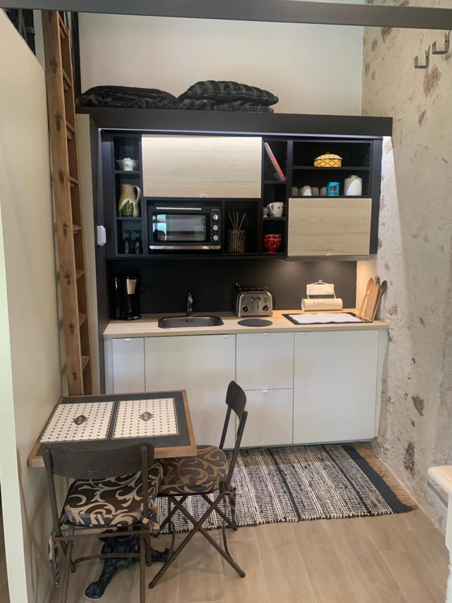 Les Epis Du Vent Bed & Breakfast Adilly Bagian luar foto