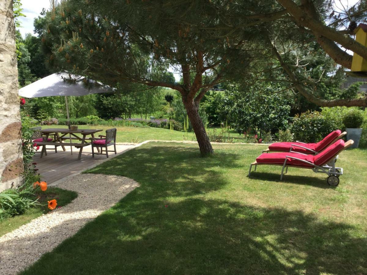 Les Epis Du Vent Bed & Breakfast Adilly Bagian luar foto