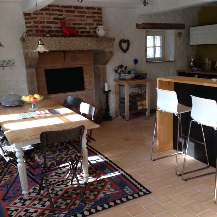 Les Epis Du Vent Bed & Breakfast Adilly Bagian luar foto