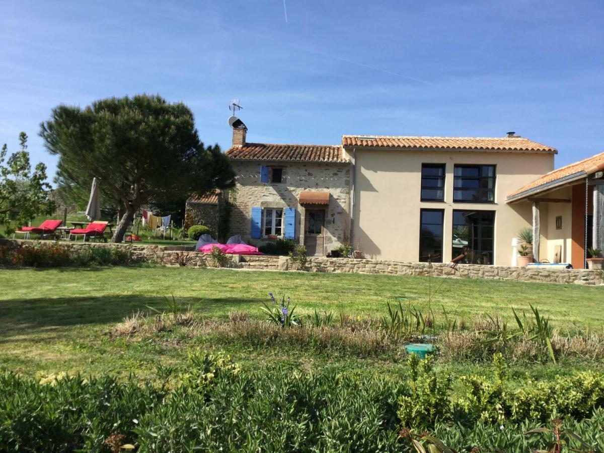 Les Epis Du Vent Bed & Breakfast Adilly Bagian luar foto