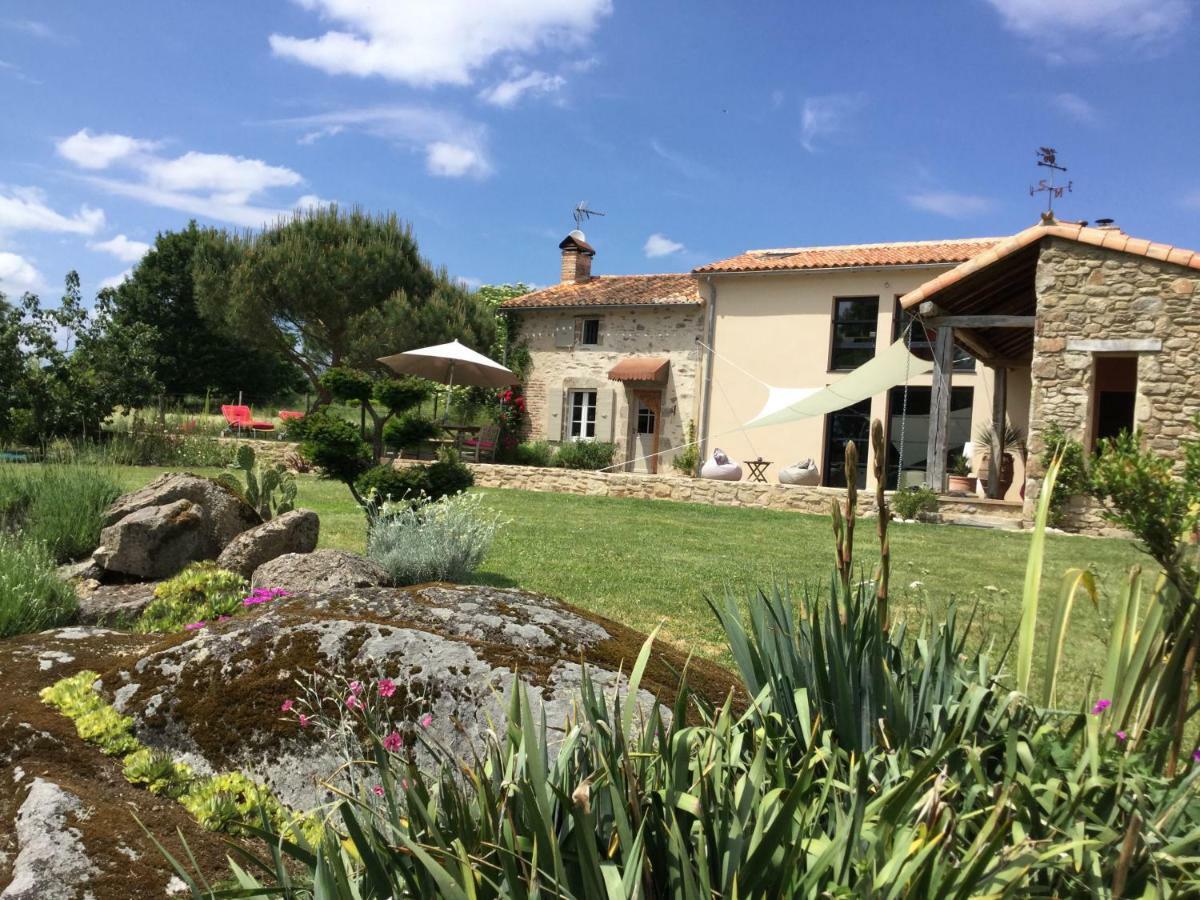 Les Epis Du Vent Bed & Breakfast Adilly Bagian luar foto