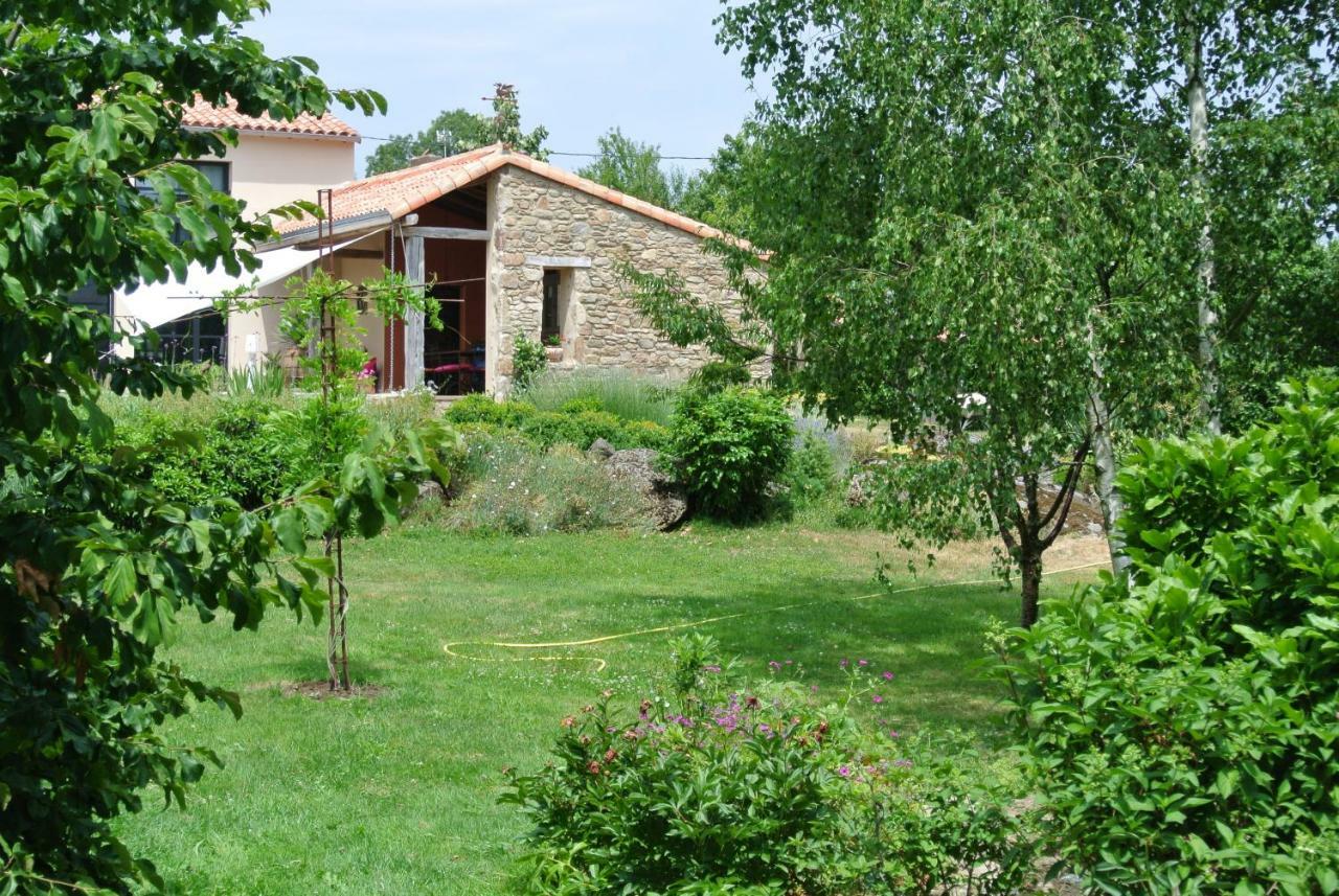 Les Epis Du Vent Bed & Breakfast Adilly Bagian luar foto