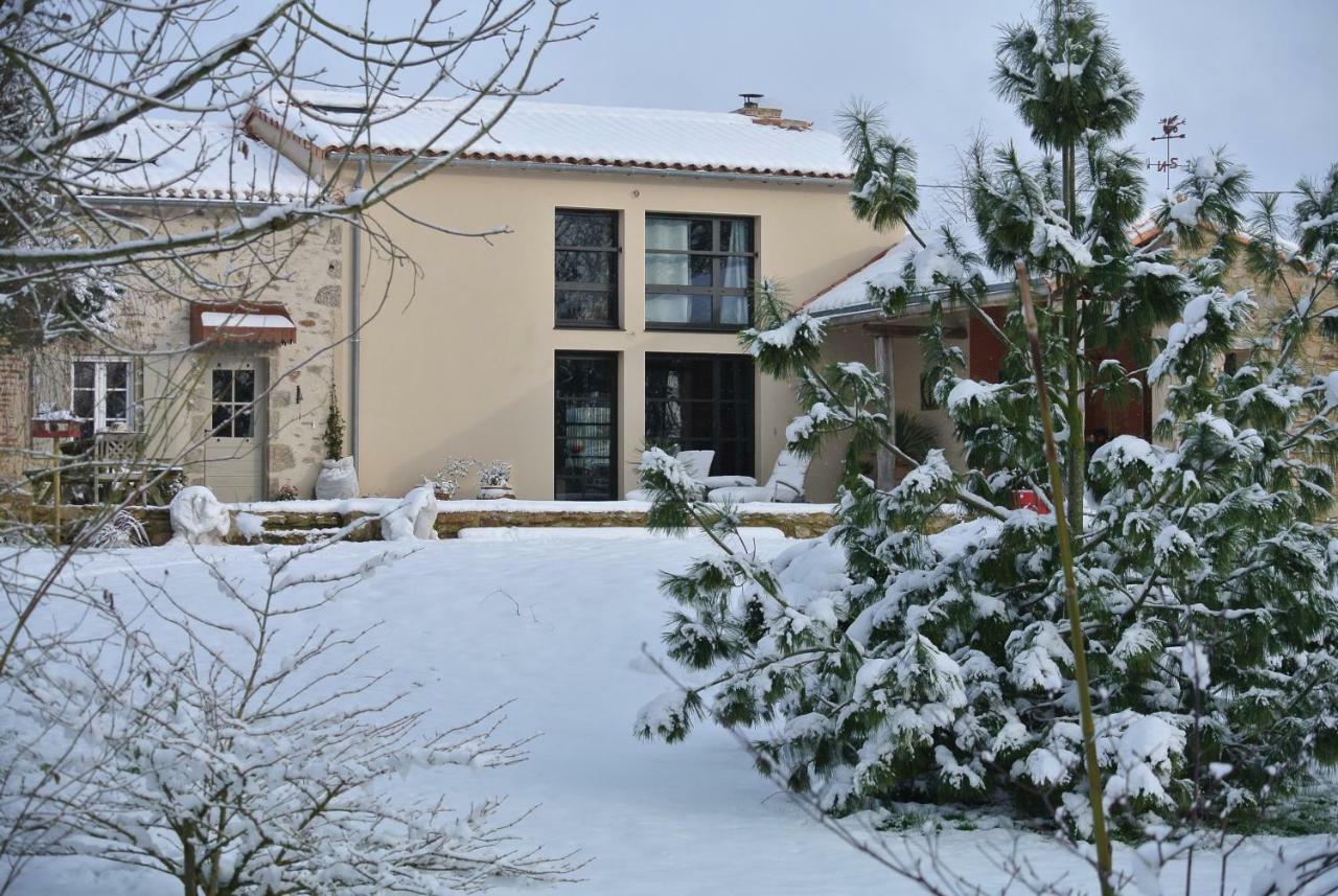 Les Epis Du Vent Bed & Breakfast Adilly Bagian luar foto